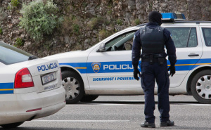 Mladića napali na Braču zbog majice: Prvo ga natjerali da je skine, pa ga udarili
