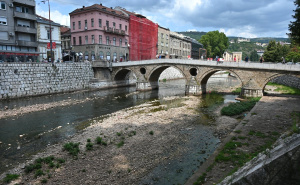 Fotografije iz Sarajeva koje sve govore: Kako Miljacka izgleda ljeti?