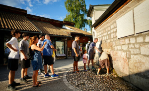 Sparna nedjelja u Sarajevu: Građani i turisti traže osvježenje na javnim česmama