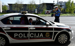 Policija ispred ruševne zgrade u Hrasnici: Službenici na terenu, provjerava se dojava