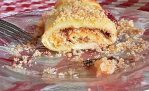 Voćna palačinka iz rerne: Brz i jednostavan desert sa šljivama