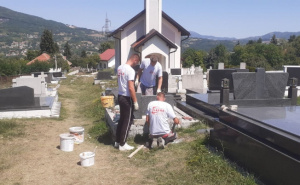 Jedan je rušio, drugi popravljao: Jasmin obnovio oštećene katoličke spomenike kod Travnika