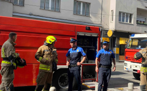 U Sarajevu gorio automobil, brzom intervencijom vatrogasaca požar ugašen
