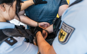 Stravičan slučaj u Grazu: Otac (37) na smrt izbo kćerku (8) pa pokušao samoubistvo