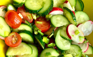 Spas za vrele dane: Ova osvježavajuća ljetna salata pravi se za samo 10 minuta