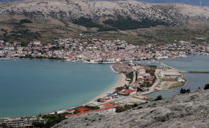 Drama na Jadranu: Vjetar otpuhao tri osobe s plaže, pronađeno tijelo Italijana