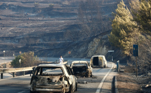 Pojavile se potresne snimke u noći požara u Omišu: "Žena je s djetetom u autu. Opečeni su, pomozite"