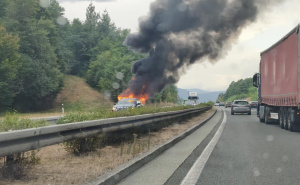Dramatično na autoputu prema Zagrebu: Zapalila se kamp-kućica, nastale kilometarske kolone
