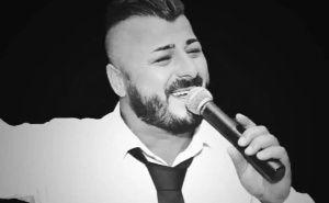 Gradačac zavijen u crno: Tragičnim slučajem preminuo estradni umjetnik Samir Kujraković