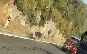 Jeziv snimak sa hrvatske ceste: Muškarac za dlaku izbjegao tragediju