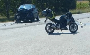 Teška nesreća kod Doboja: Poginuo motociklista, dijelovi vozila rasuti po cesti