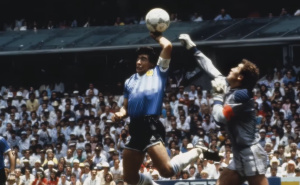Lopta kojom je Maradona ispisao historiju prodata na aukciji: Pogledajte koliko vrijedi slavni gol