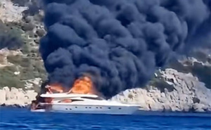 Dalmacija pod dimom: Gori jahta na moru, požar i kod Hvara