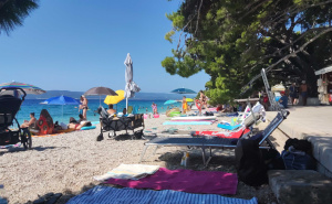 Potez vrijedan hvale: Čistač plaže u Hrvatskoj pronašao novčanik regionalne zvijezde