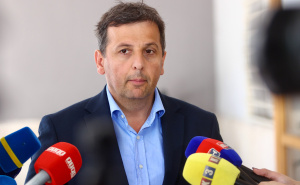 Sramotni tekst Nebojše Vukanovića o zločincu Mladiću: Smrt krvnika pretvorio u hvalospjev