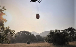 Borba s vatrenom stihijom kod Mostara: Helikopter OSBiH izbacio 22.000 litara vode