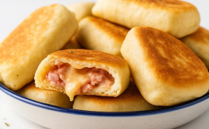 Bez kvasca, dizanja i pećnice: Ovi pizza uštipci nestaju sa stola za nekoliko minuta