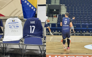 Emotivan detalj iz Vilniusa: Na klupi BiH dresovi posvećeni Zoranu Petkoviću i Aleksandru Laziću