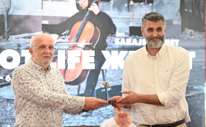 Emiru Suljagiću uručena nagrada 'Zdravko Grebo': "Postavio je standarde globalnog razgovora"