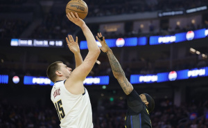 Jokić ponovo pomjerio granice: Nevjerovatan pogodak preko cijelog terena protiv Kingsa