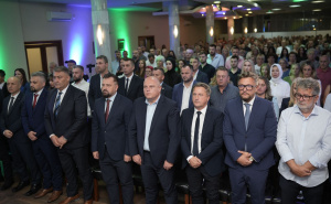 NES predstavio kandidate na skupu u Bihaću: "Naš cilj je BiH koja završava posao"