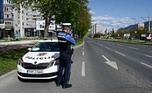 Uhapšen obijesni vozač (64) u Sarajevu: Prvo divljao na cesti, pa onda vrijeđao policajce