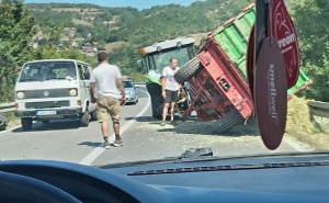 Nesreća u Rajlovcu: Učestvovao traktor, otežano odvijanje saobraćaja