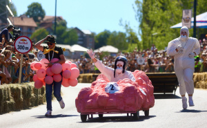 Sarajlije uživale u spektaklu: Pogledajte najluđa vozila i vratolomije sa Red Bull Soapbox utrke