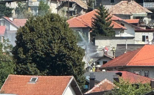 Krov kuće izgorio na Vratniku: Komšije ostale bez interneta i telefonske veze