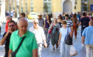 Sunčan početak sedmice u Sarajevu: Veliki broj šetača u strogom centru grada