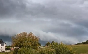 Nevrijeme ide prema BiH: Orkanski vjetar nosio sve pred sobom u Zagrebu, sirene odjekuju gradom