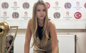 Zeynep Mestan ispisala historiju: Sa 22 godine postala prva žena na klupi muškog fudbalskog tima