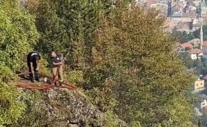 Deset dana traje požar iznad Sarajeva: Vatra se ponovo rasplamsala na Bostaričkim stijenama