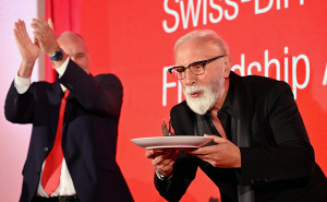 Proslava 30 godina prijateljstva BiH i Švicarske: Dino Merlin dobio posebno prizanje na rođendan