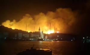 Dramatična noć na Braču: Evakuisano 200 ljudi, ima najgorjelih objekata, kanaderi uskoro kreću