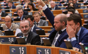 EPP osudio prisustvo srbijanskih zvaničnika na ukopu Ratka Mladića: "Takvima nema mjesta u EU"