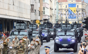 Od prvog poziva do odbrane BiH: Defile policijskih snaga u Sarajevu, građani pozdravili heroje