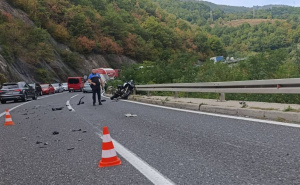 Teška nesreća na M-17: Povrijeđen motociklista, saobraćaj potpuno obustavljen