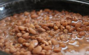 Tradicionalni okus i priprema: Kako napraviti stari jugoslovenski vojnički grah?