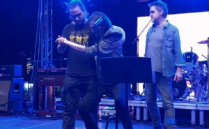 Goran Bare prekinuo koncert u Makarskoj: Oglasili se iz benda i otkrili razlog