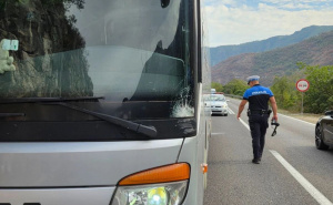 Nesreća na M-17 kod Mostara: EUFOR-ovo vozilo udarilo autobus