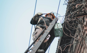 Tragedija u Krajini: Radnik Elektrodistribucije poginuo tokom izvođenja radova na stubu