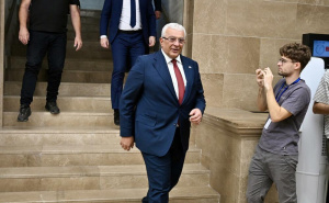 Burno u Skupštini Crne Gore: Propala sjednica, Mandić pobjegao zbog Mladića