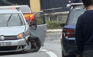 Nesreća na Bradini: Golf preticao pa se zabio u Audi, nastale velike gužve