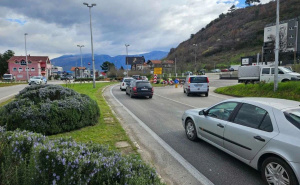 Nesreća u Mostaru: Učestvovali kombi i taksi, jedna osoba povrijeđena