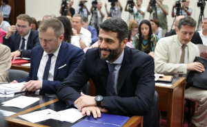 Užas u Srbiji: Gradonačelnik Beograda šakom udario ženu i raskrvario joj nos? Pojavio se snimak
