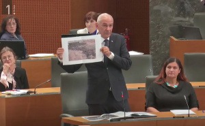 Janez Janša pokazao fotografiju iz Gaze tvrdeći da prikazuje ubijene kršćane u Sudanu