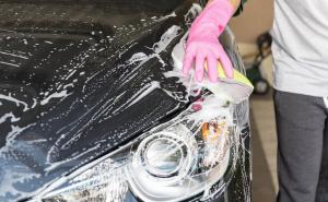 Perete automobil u autopraonici? Stručnjak upozorava na rizik koji ona donosi