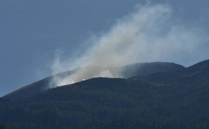 Ponovo izbio požar na Bjelašnici: Vatrogasci na terenu, gašenje otežava nepristupačan teren