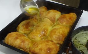 Pita ćora: Recept za starinsko bosansko jelo u kojem svaki zamotuljak krije komad piletine
